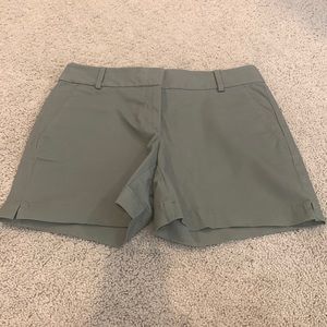 Loft size 6 riviera green short